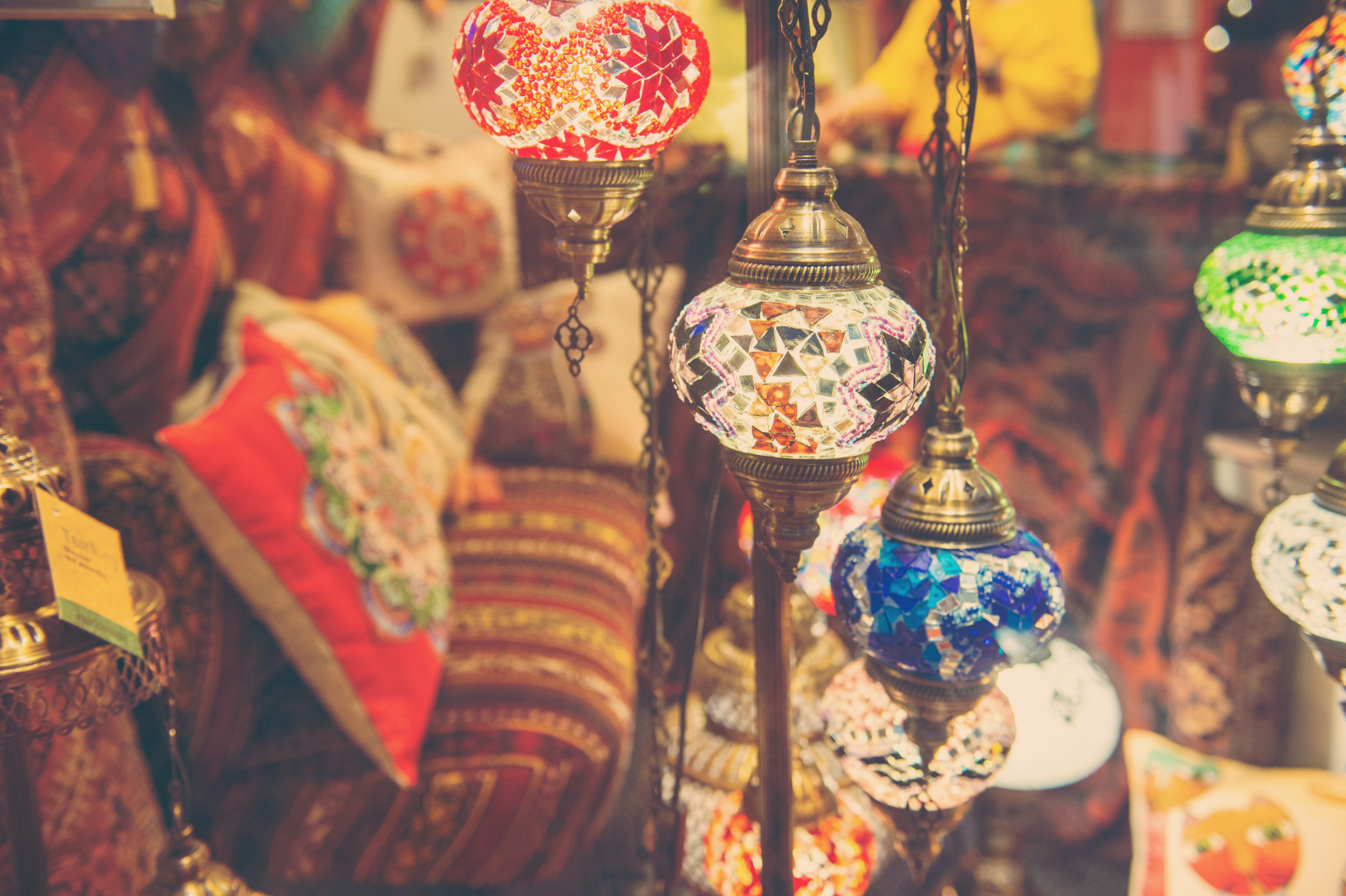 Here’s a quick guide on some of the important about Arab culture and traditions. You will definitely want to visit the Middle East after this.