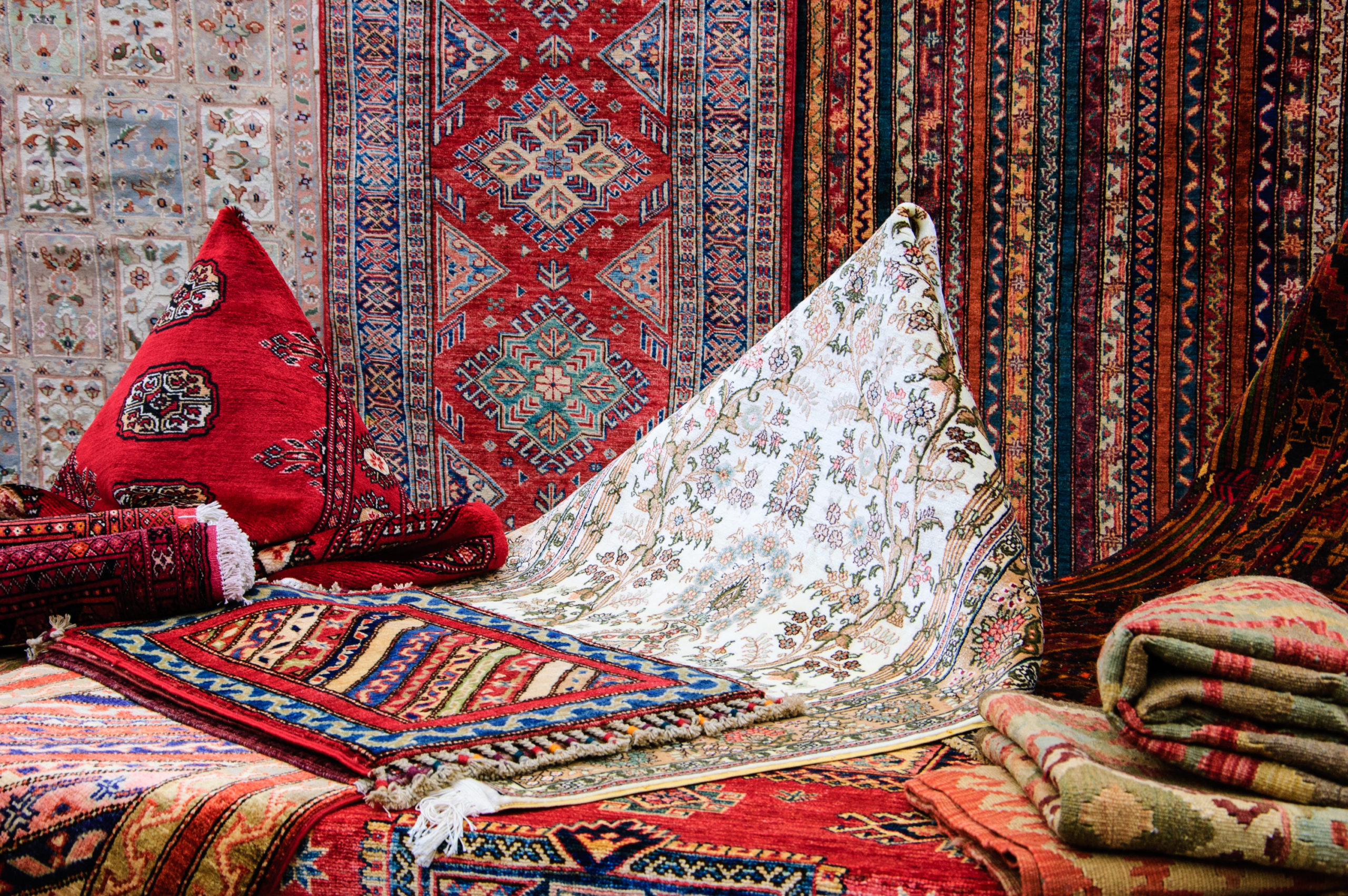 In this article, we’re rolling out the red carpet to introduce you to the history of Islamic art and textiles that made an impact in history.